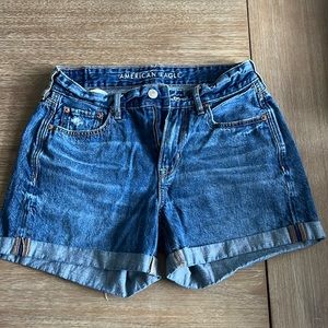 American Eagle cuffed jean short size 0 medium washed
